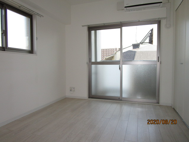 レクエルド塚本の洋室