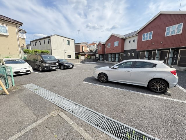 フォンターナロッソの駐車場