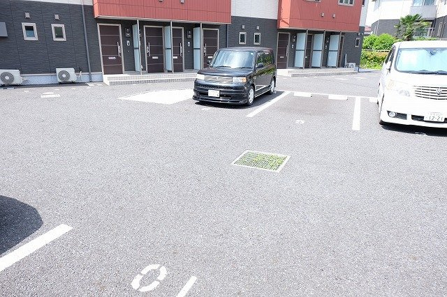 フォンターナロッソの駐車場
