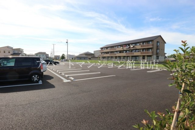 リベラ　サンリット　カーサの駐車場