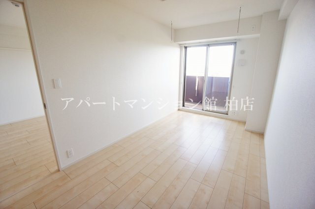 リベラ　サンリット　カーサの洋室