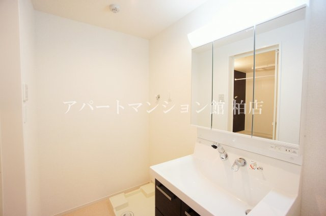 リベラ　サンリット　カーサの独立洗面台