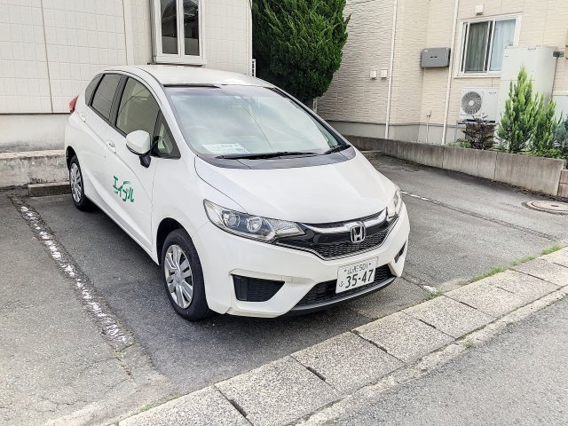 ラプラスジュネスの駐車場