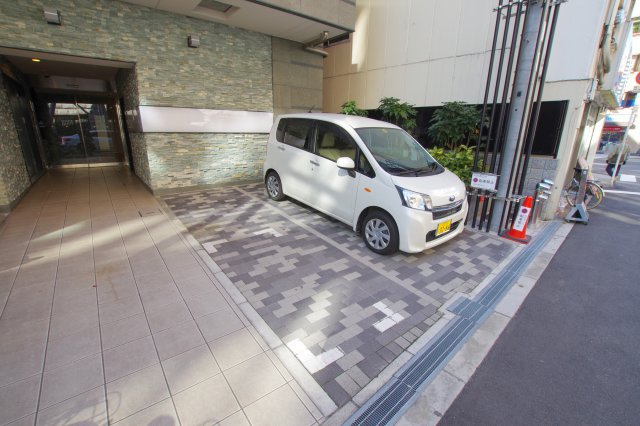 レジュールアッシュ梅田アクシア　仲介手数料無料の駐車場
