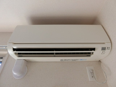 【設備】 | クレセントⅠ | 暑い夏や寒い冬に大活躍！リビングダイニングキッチンにあるエアコンです☆冷暖房完備で1年中快適に過ごせます♪