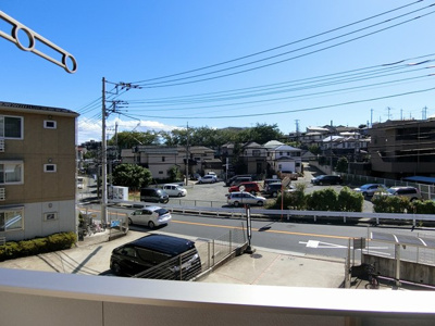 【展望】 | クレセントⅠ | バルコニーからの眺望です♪2階にあるので人目が気にならないのが嬉しいですよね☆