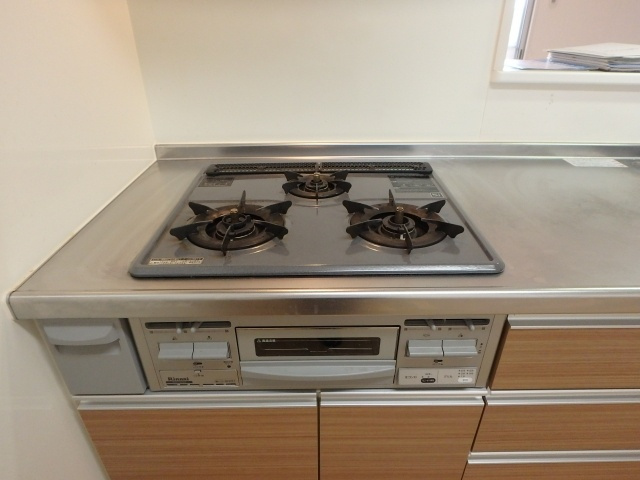 カリスのキッチン|カリス（倉敷市連島町連島）賃貸マンション　3口ガスコンロ