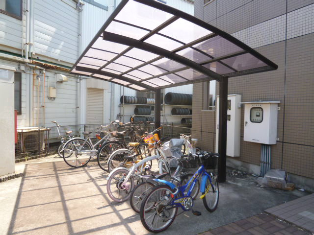 総社市溝口のアパートのその他共用部分|自転車置き場