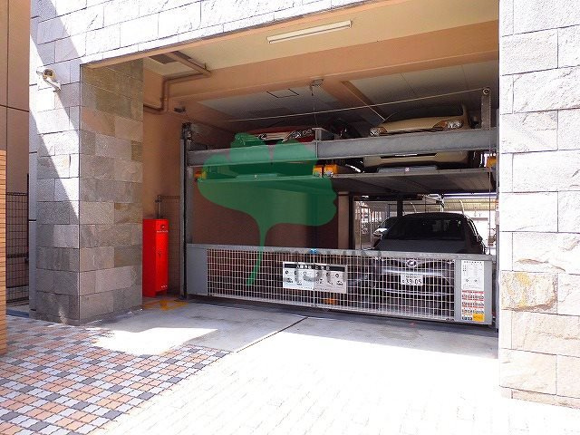 レジデンス箱崎の駐車場