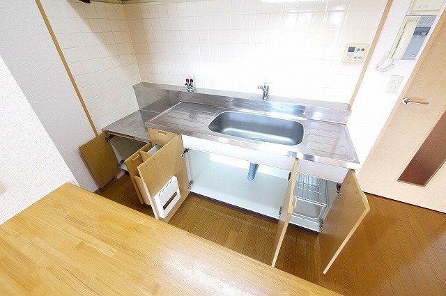 スカイヴィレッジ大宮のキッチン|収納豊富なキッチンです