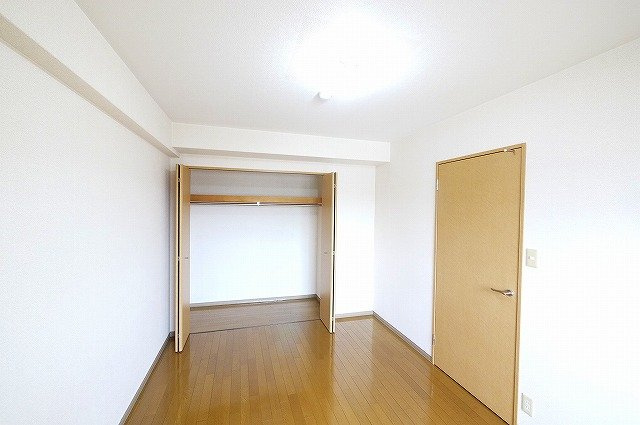 スカイヴィレッジ大宮の洋室|落ち着いた色調の洋室です