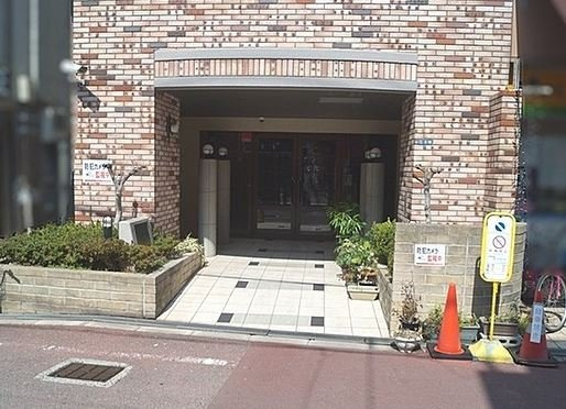 エスリード小阪本町のエントランス
