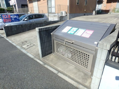 【エントランス】 | ファミールハイムC【SHM】 | 敷地内ごみ置き場でごみ出しもらくらく～♪忙しい社会人さんや主婦さんにもうってつけ！