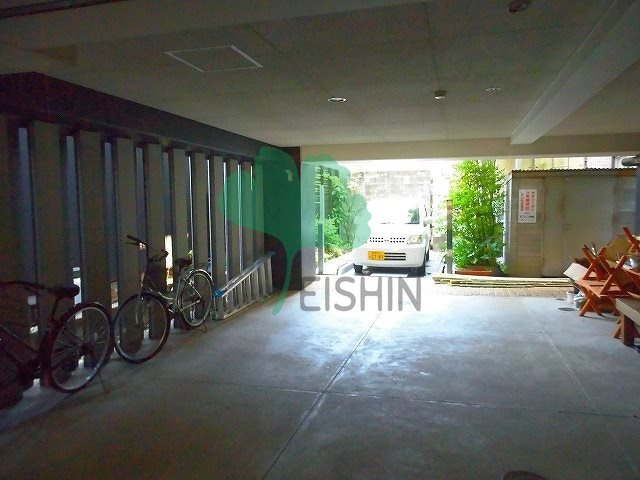 フローラ博多の駐車場