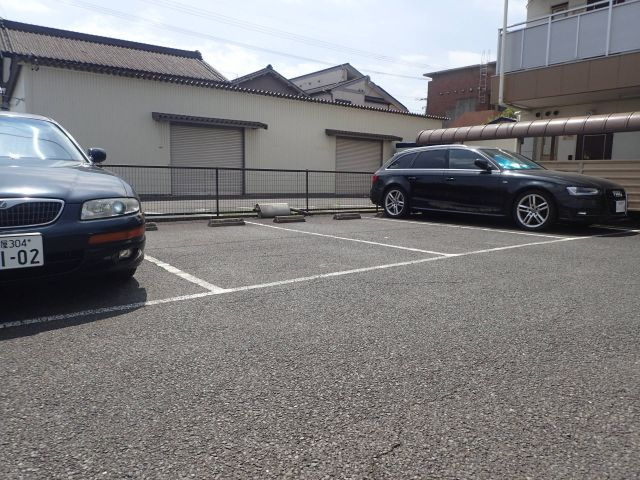 ラ・シャンテの駐車場
