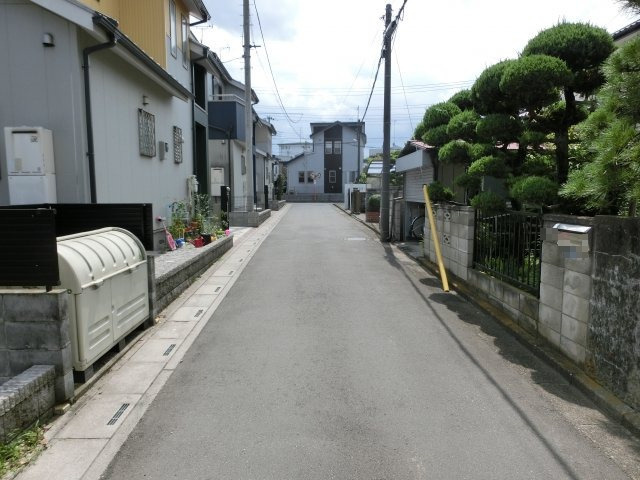 鴻巣市人形３丁目の売地の前面道路含む現地写真