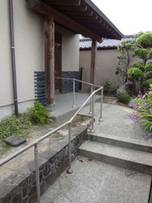 【エントランス】 | 地行戸建 | 落ち着いたエントランスです