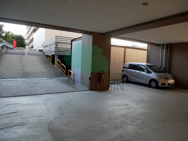 プレコート九大前の駐車場
