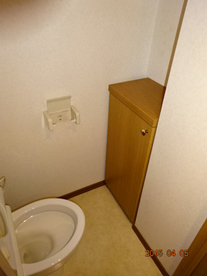 【トイレ】 | ＡＱＵＴ　（アクト） | トイレにも収納が小さいですがあります。トイレで使う道具やトイレットペーパーが入れられ便利です。