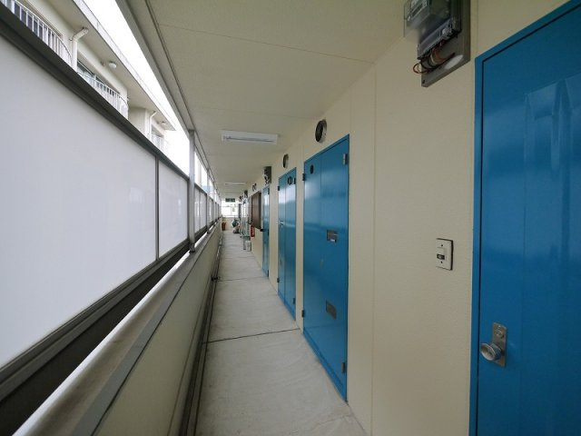 第2岡田マンションのその他共用部分|綺麗な共用廊下。
