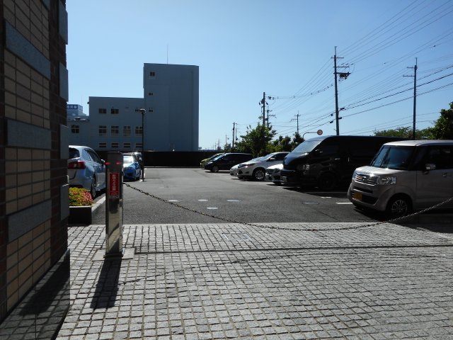 パデシオン大久保の駐車場