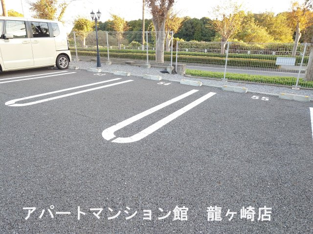 エタニティー　Ⅴの駐車場