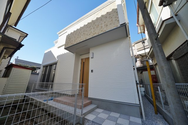 保土ヶ谷区峰岡町３丁目　新築戸建ての外観