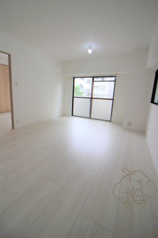 グレース北梅田の居間・リビング