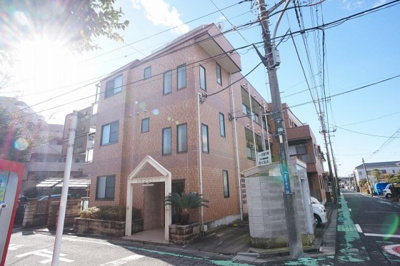 【外観】 | パルコピッコラ | 閑静な住宅地内に建つタイル張りのおしゃれな建物です。駐輪場、敷地内駐車場もあります。