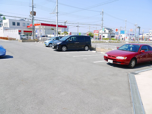 アンテレクテュエルの駐車場|駐車場があります