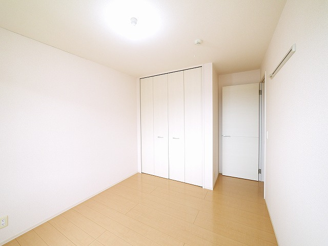 アンテレクテュエルの内装|明るい色調の室内です