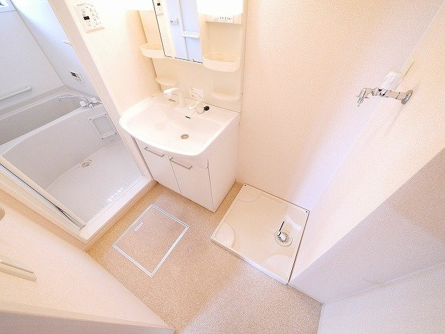 アンテレクテュエルの洗面所|室内洗濯機置き場が付いてます。