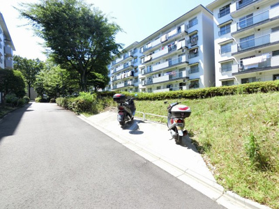 【その他共用部分】 | 片倉台団地3街区8号棟 | バイク置場