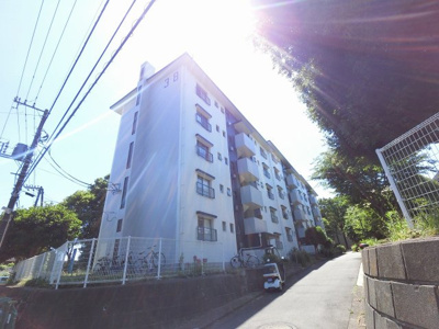 【外観】 | 片倉台団地3街区8号棟 | 横浜市営地下鉄ブルーライン「片倉町」駅徒歩7分と好立地。