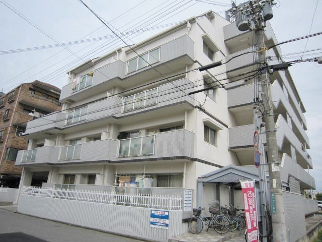 ロイヤルコーポ西明石の外観