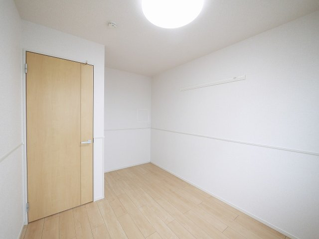 サンシャイン（西九条町）の洋室|落ち着いた色調の洋室です