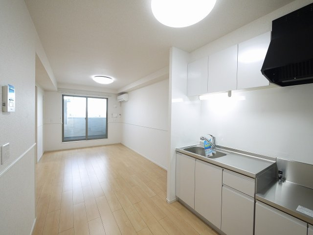 サンシャイン（西九条町）の居間・リビング|使いやすい居間です