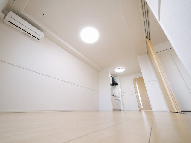 サンシャイン（西九条町）の居間・リビング|使いやすいリビングです