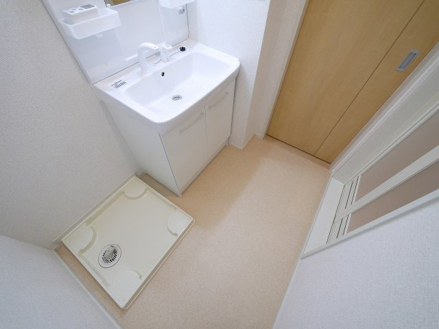 サンシャイン（西九条町）の洗面所|スペースが確保できる洗面所です