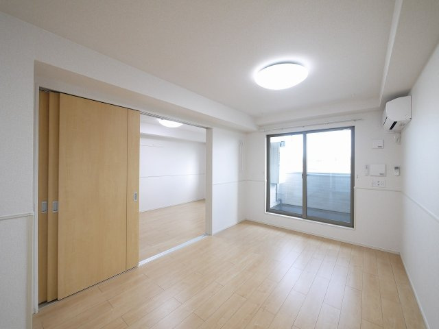 サンシャイン（西九条町）の居間・リビング|ゆったり過ごせるリビングです