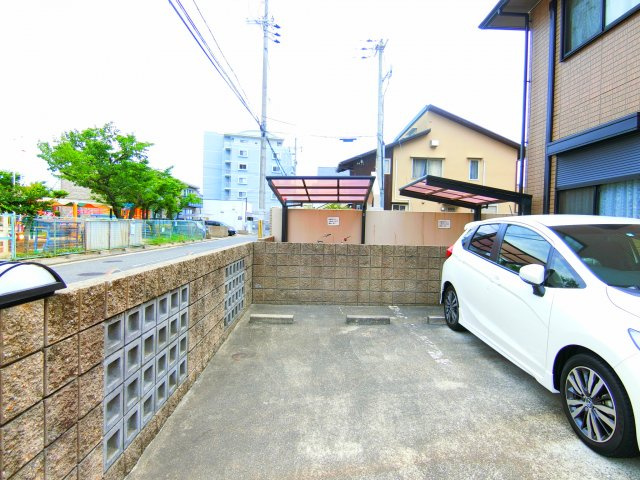 ソレジオ北野田の駐車場