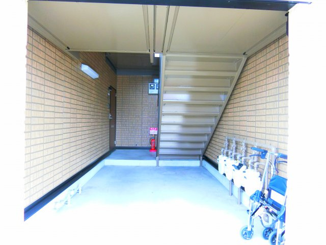 ソレジオ北野田のエントランス