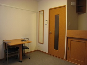 【内装】 | Kイング | １階はフローリング、２階はカーペットになります。