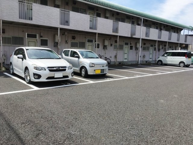 Tレジデンスシーの駐車場