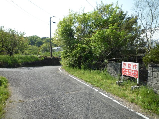 東区瀬戸町坂根　売地の前面道路含む現地写真