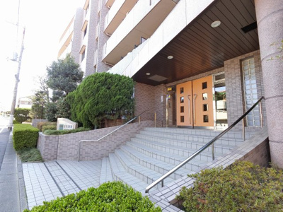 【エントランス】 | ナイスアーバン洗足池公園 | 東急目黒線・大井町線「大岡山」駅徒歩9分の好立地！東急池上線「洗足池」「石川台」駅徒歩7分の3路線3駅利用可能！