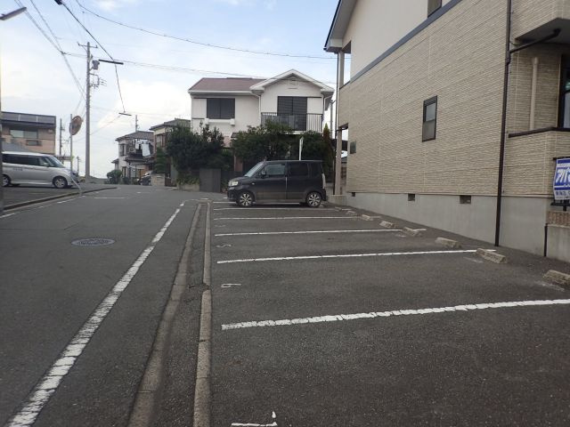 ラフィネの駐車場