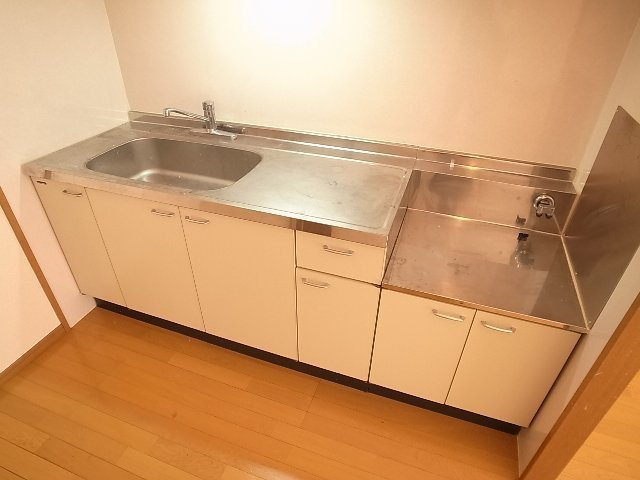 天神通弐番館のキッチン|ガスコンロ設置可