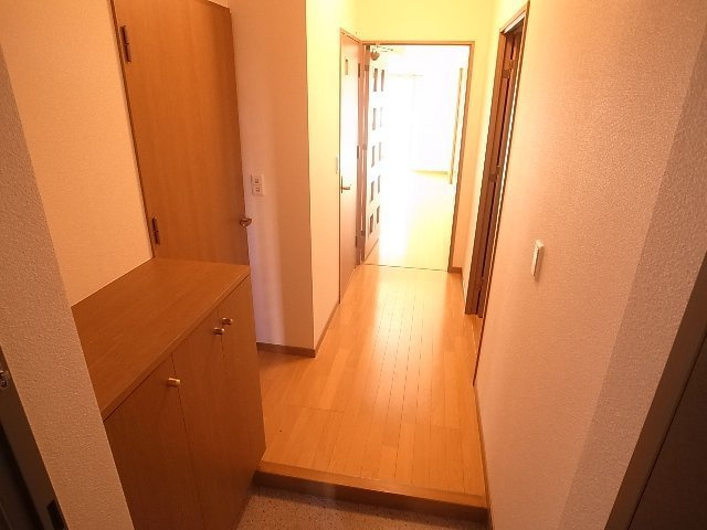 天神通弐番館の設備|玄関から入った所です