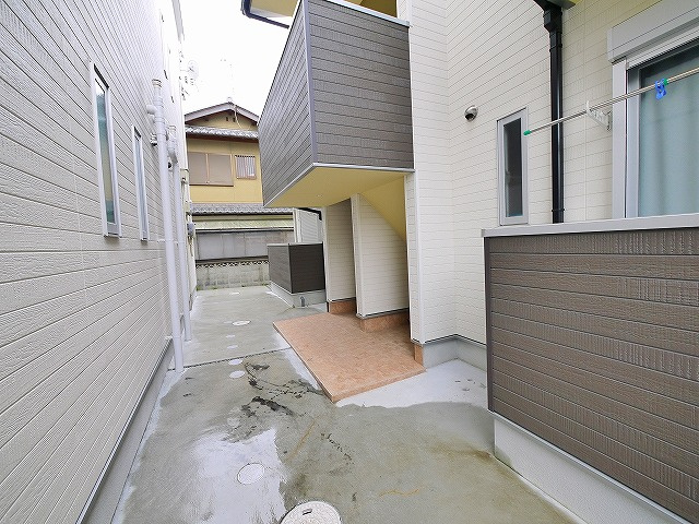 サンライズ尼ヶ辻P-1のエントランス|建物の内部です